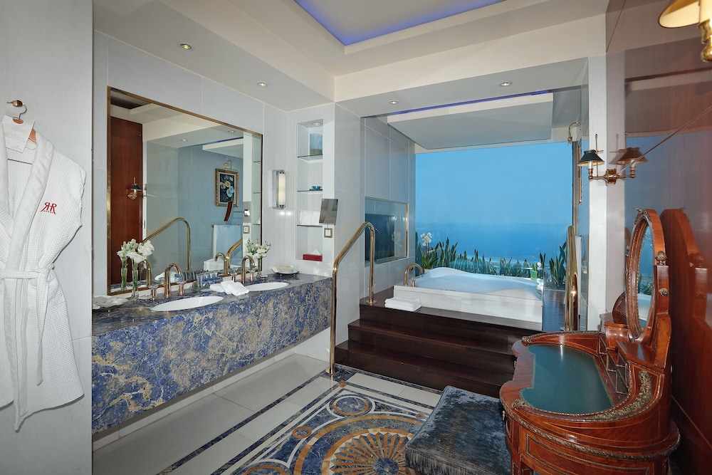 Royal Suite, 1 King Bed - Photo 20
