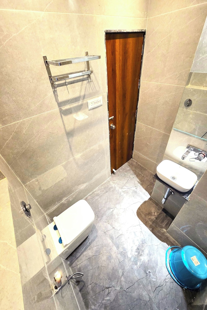 Executive Room - Photo 12