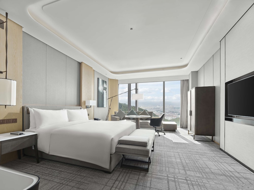 KING DELUXE RIVER VIEW ROOM - Photo 1
