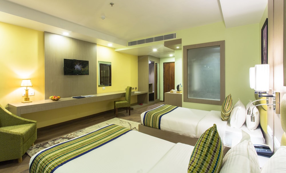 Deluxe Double or Twin Room, 1 Bedroom, Pool View photo 1