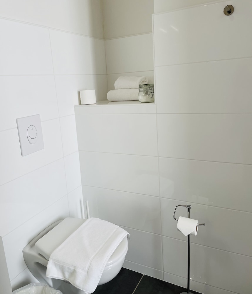 Suite - Photo 15