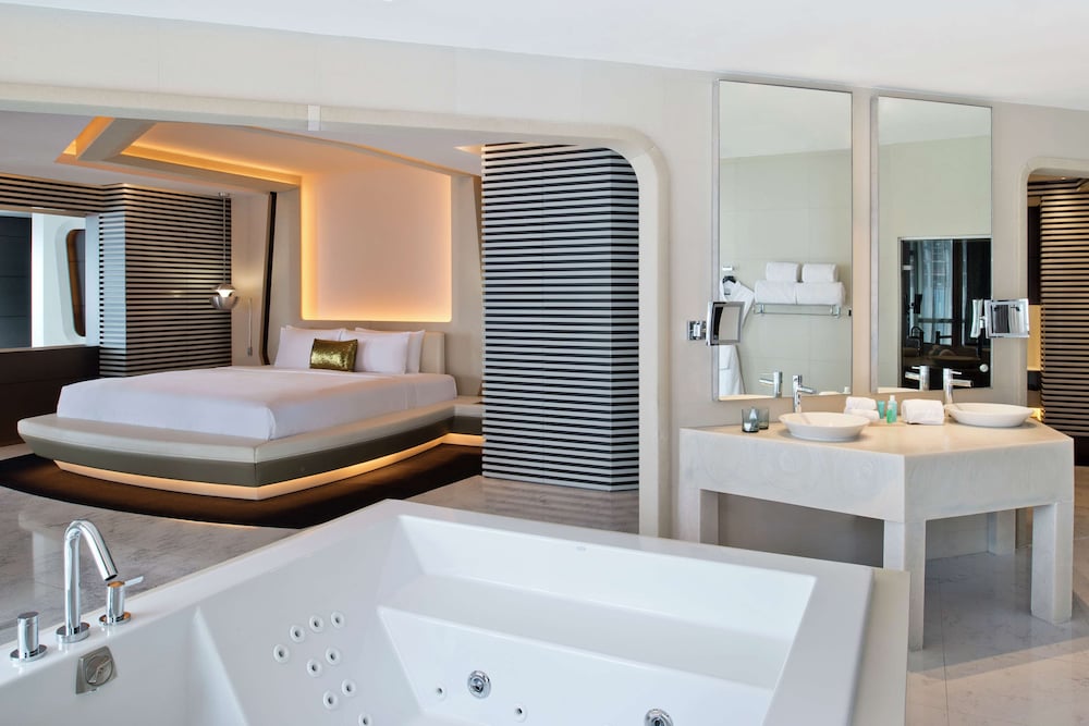 Elite Penthouse, 1 King Bed thumbnail 6