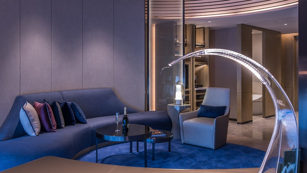 Suite, 1 King Bed (Ambassador, Dining, High Floor)