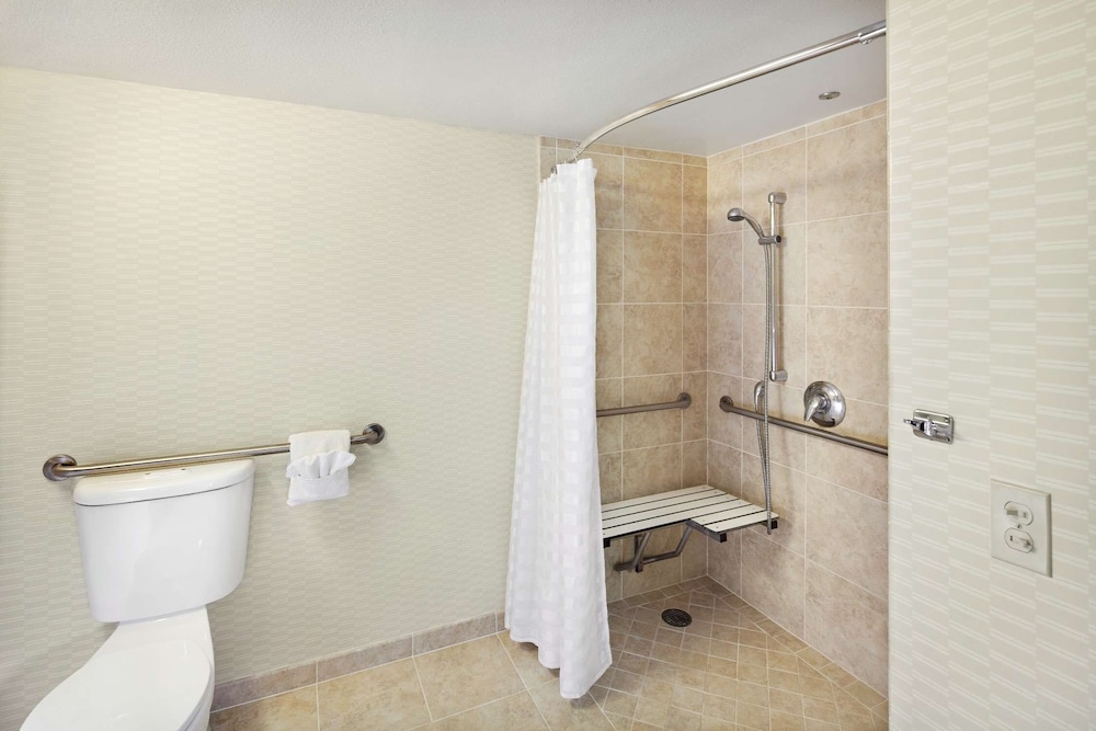 Suite, 2 Queen Beds, Mountain View (Roll-In Shower) - Photo 3