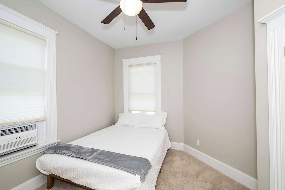 House, Multiple Beds, Balcony, City View (Ludlow Lodge w/ City Views) photo 3