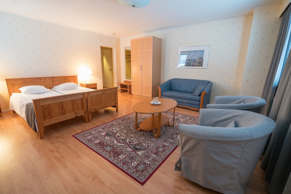 Twin Room - Photo 3