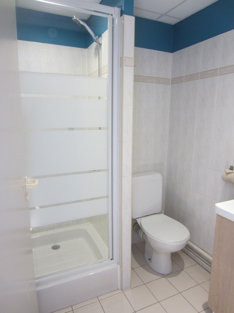 Standard Double Room - Photo 7