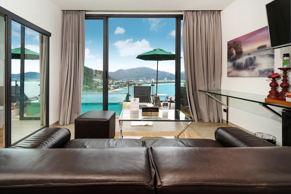 Sky Suite with Plunge Pool - Photo 3