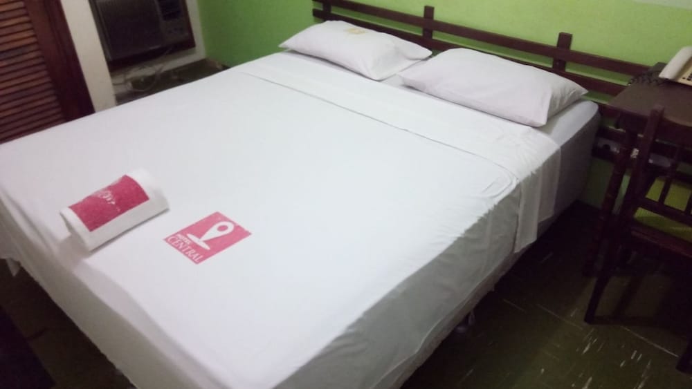 Economy Triple Room, 3 Twin Beds, City View photo 3