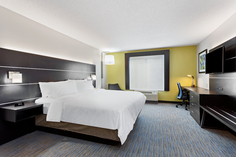 Suite, 1 King Bed, Accessible (Mobility, Roll-In Shower) - Photo 2