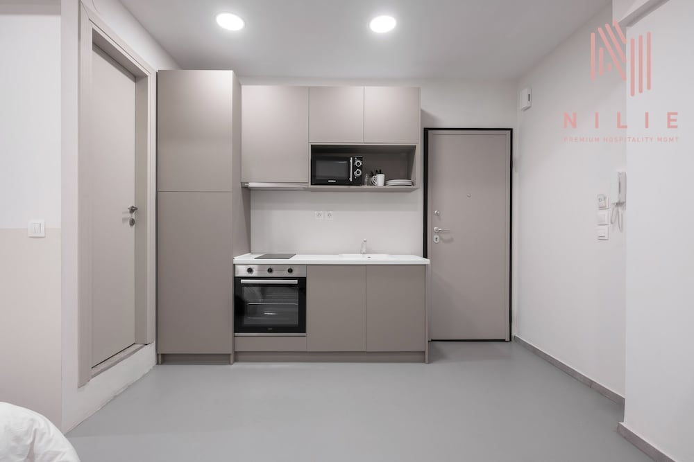 Executive Suite - Photo 6
