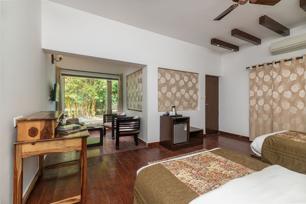 Premium Cottage, 1 King Bed, Pool View