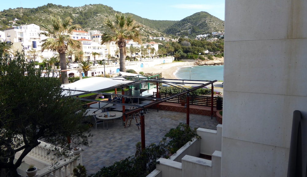 Standard Double or Twin Room, Balcony, Pool View - Photo 8