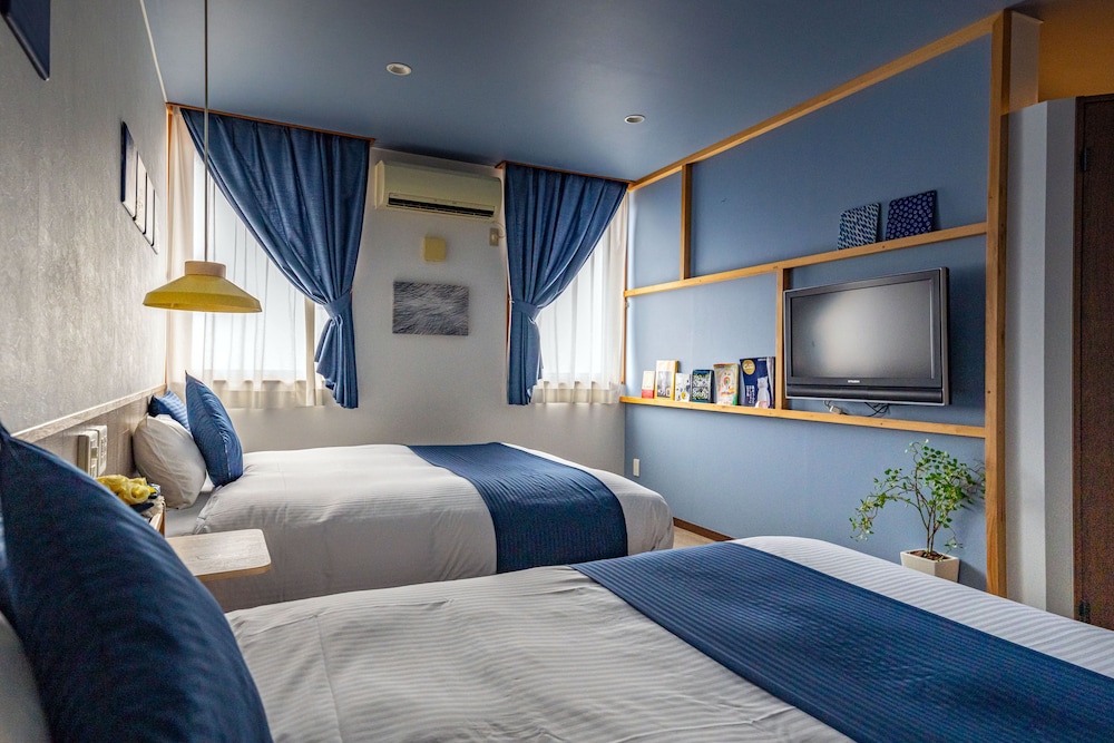 Basic Twin Room, 2 Queen Beds - Photo 4