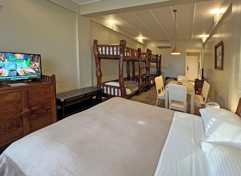 Upper-Level Friends-and-Family Room photo 2
