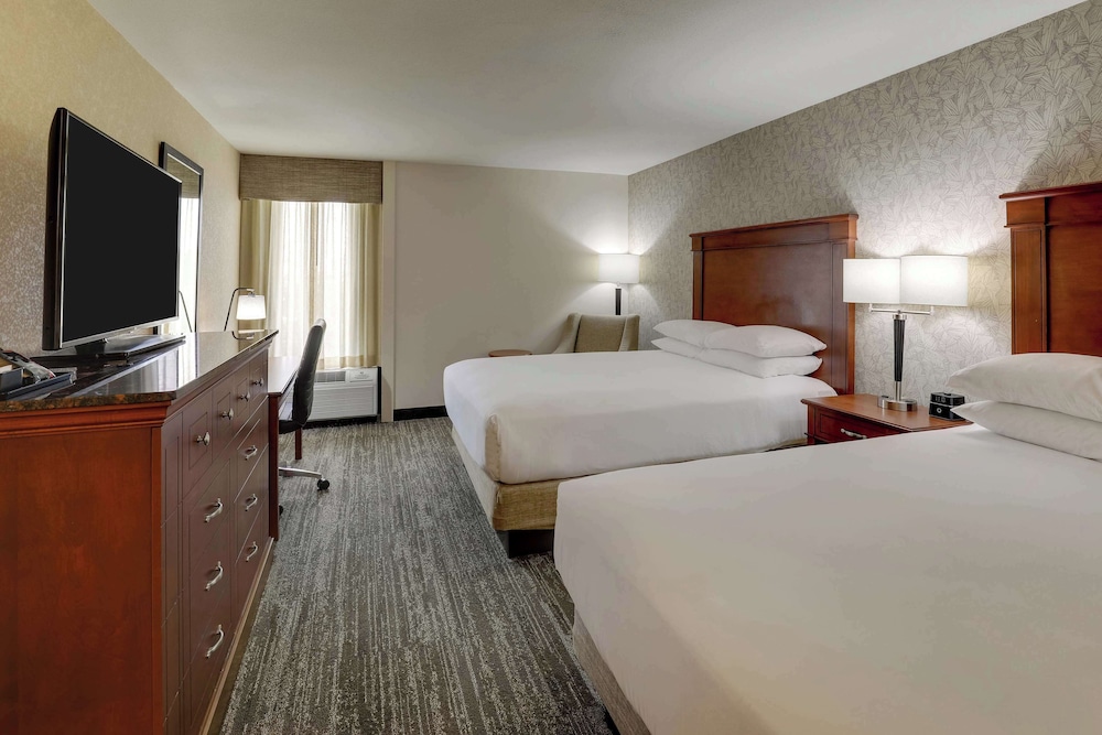 Deluxe Room, 2 Queen Beds, Accessible, Refrigerator & Microwave (Tub, Upper Floor) photo 1