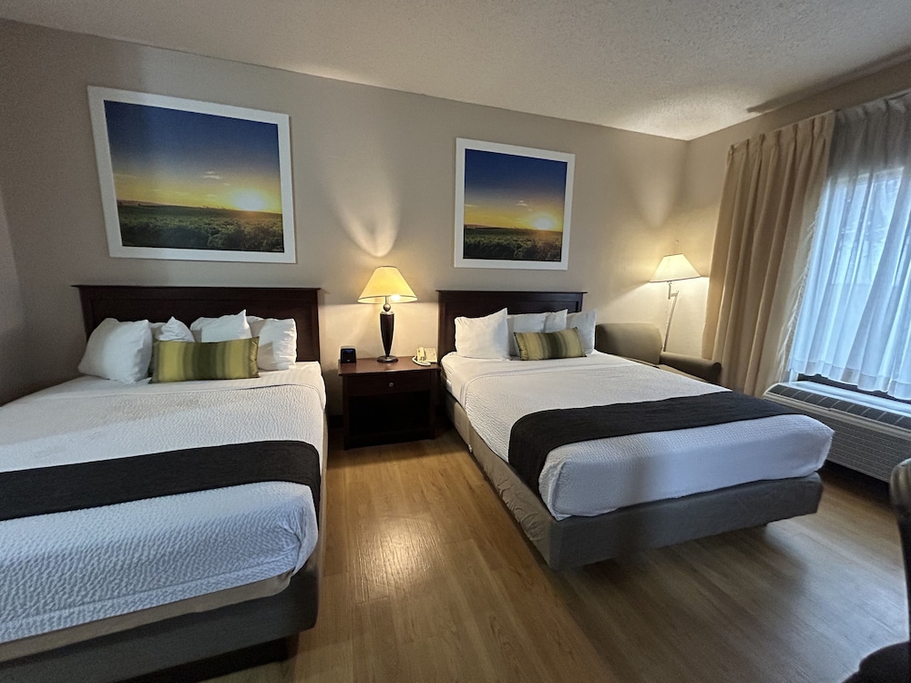 Standard Room, 2 Queen Beds photo 3