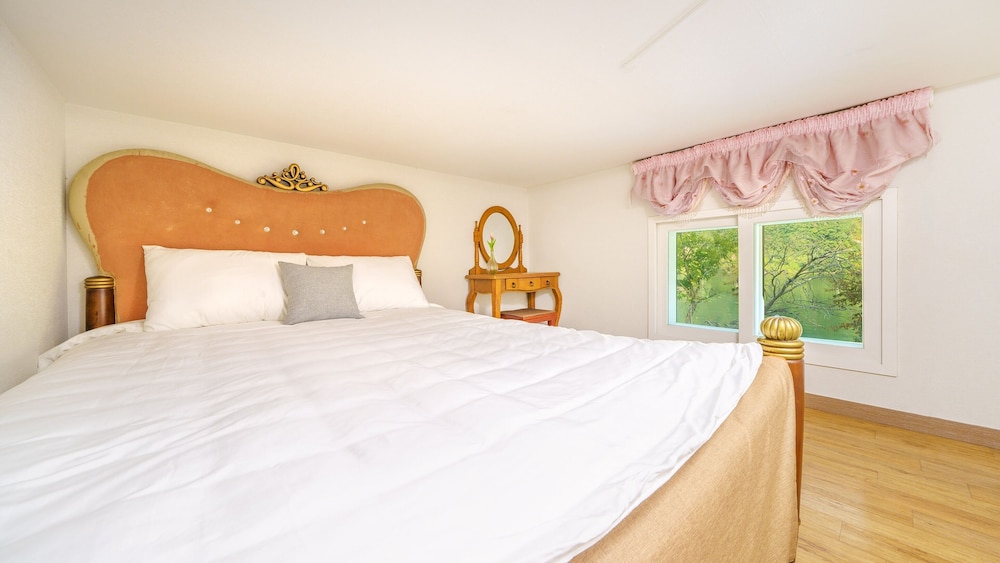 Basic Room, 1 Bedroom (Guembit(river view)) - Photo 5