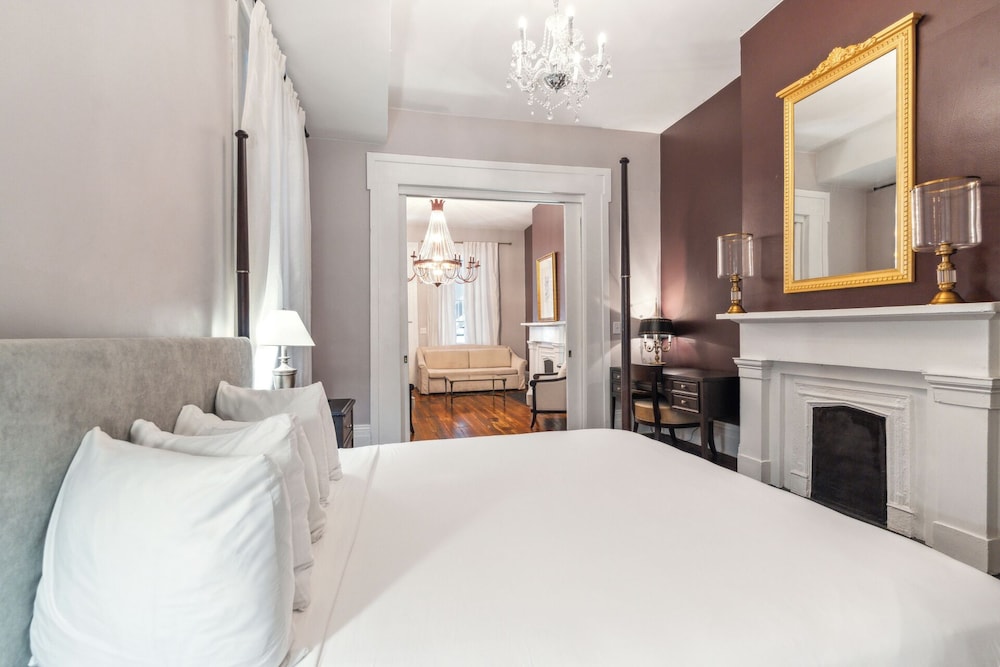 Junior Suite, 1 King Bed with Sofa bed photo 2