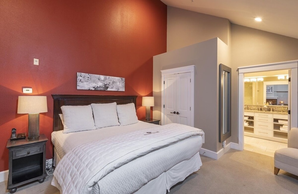 Condo, 2 Bedrooms