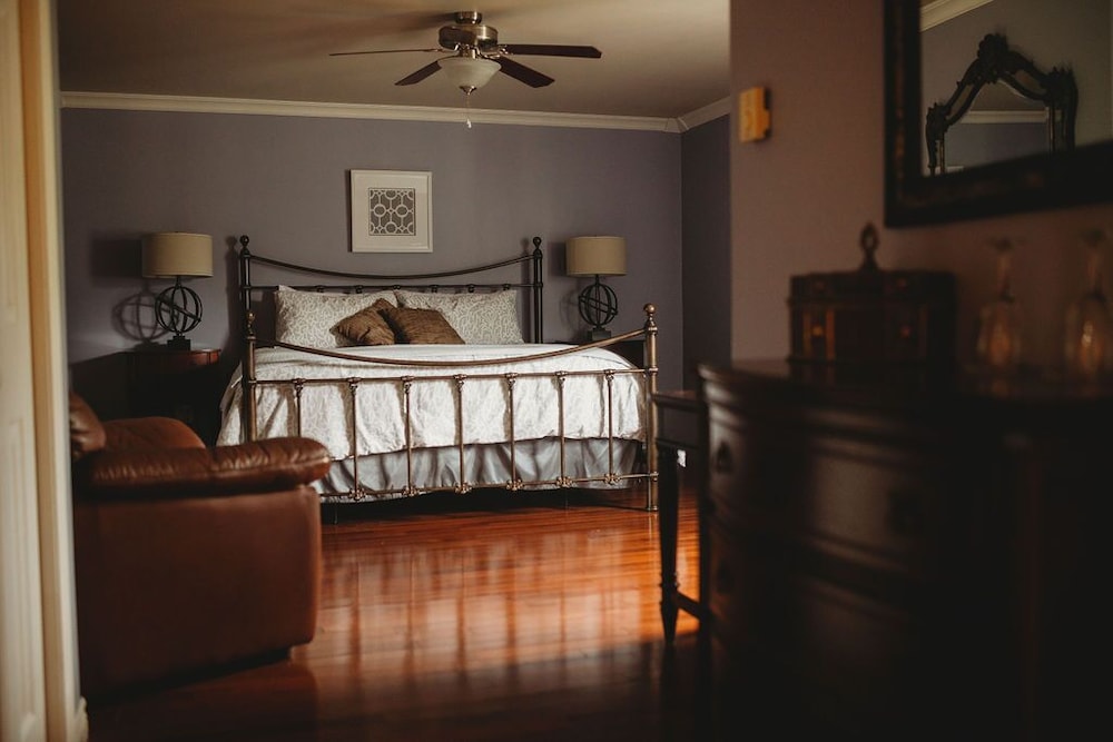 Honeymoon Room photo 1