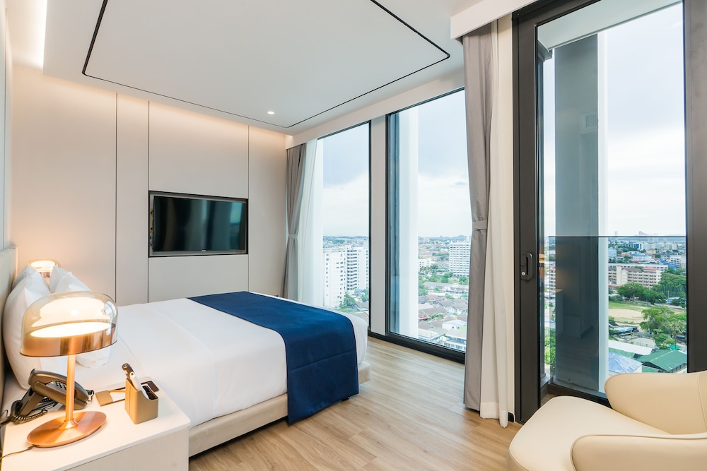 Premier Double Room, City View - Photo 2