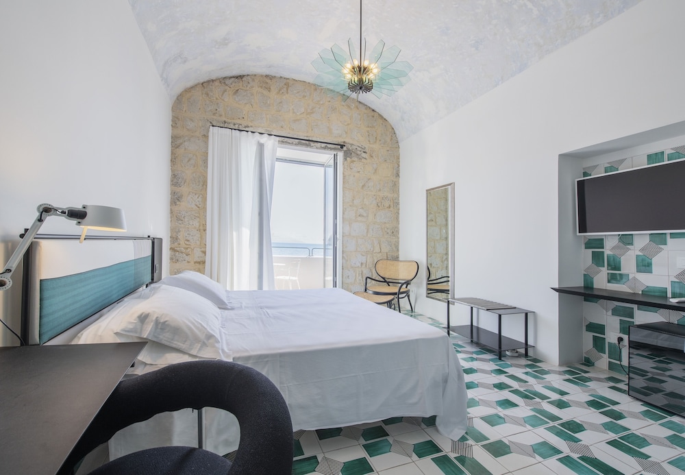 Deluxe Double Room - Photo 8