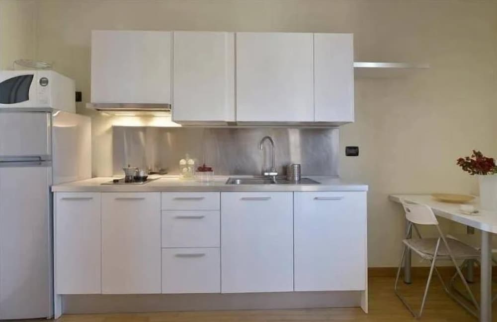 Suite, 1 Double Bed, Private Bathroom photo 2