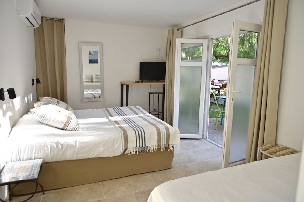 Comfort Triple Room, Terrace, Garden View photo 2