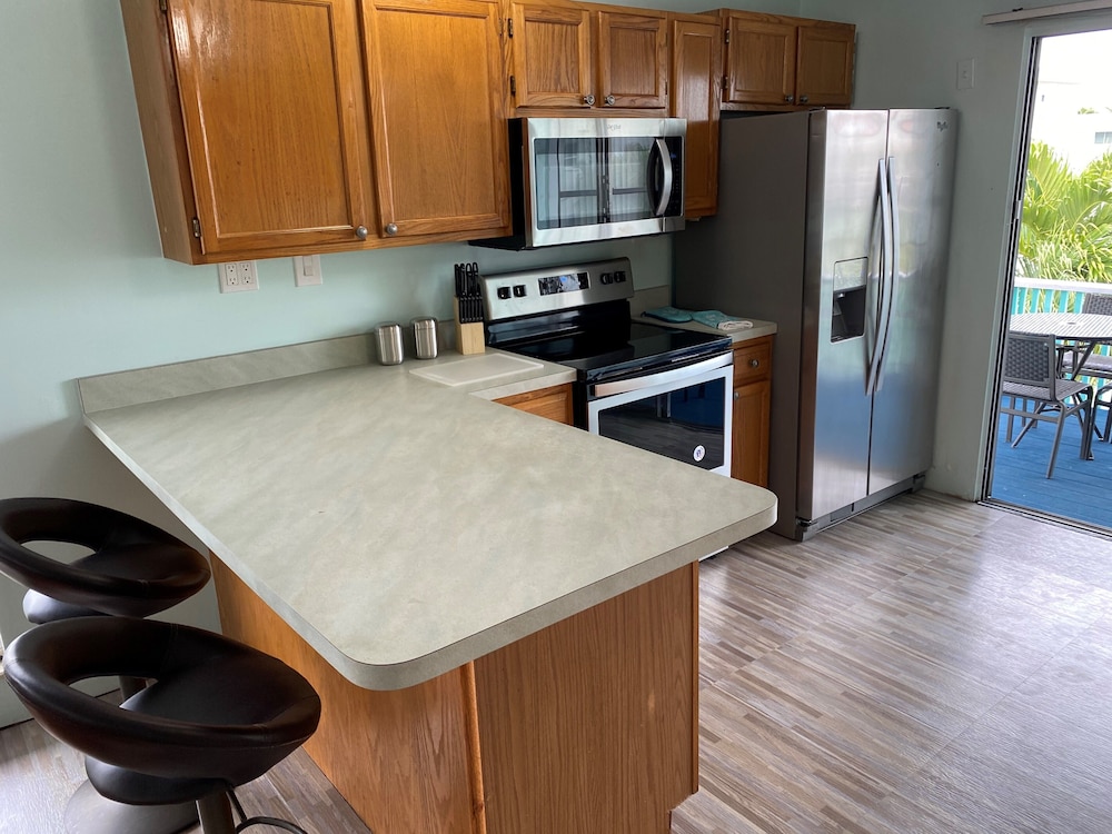 Upstairs Water Front 1 Bedroom Suite (No Pets) photo 2