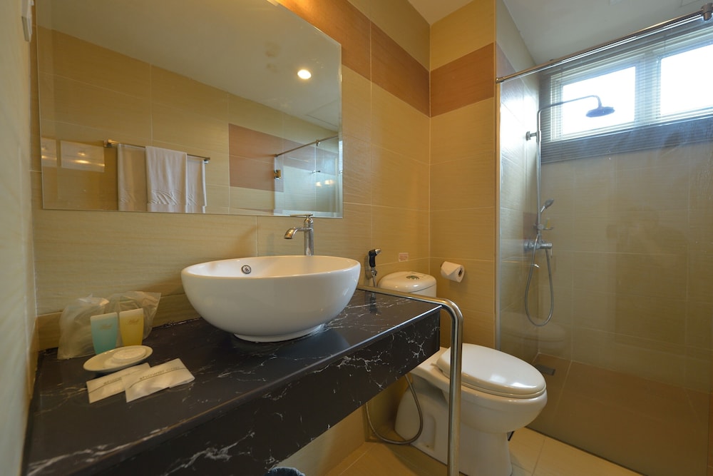 Deluxe Triple Room - Photo 10