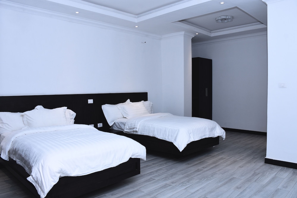 Room - Photo 2