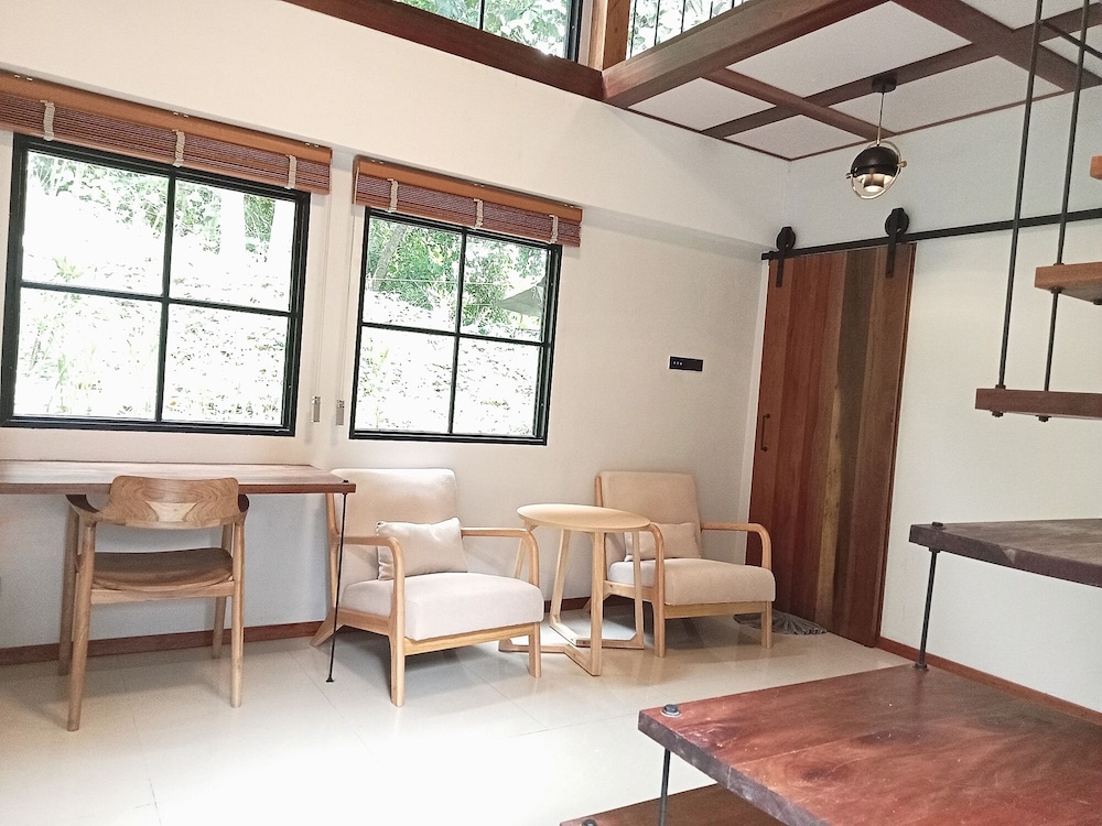 Premium Studio photo 2