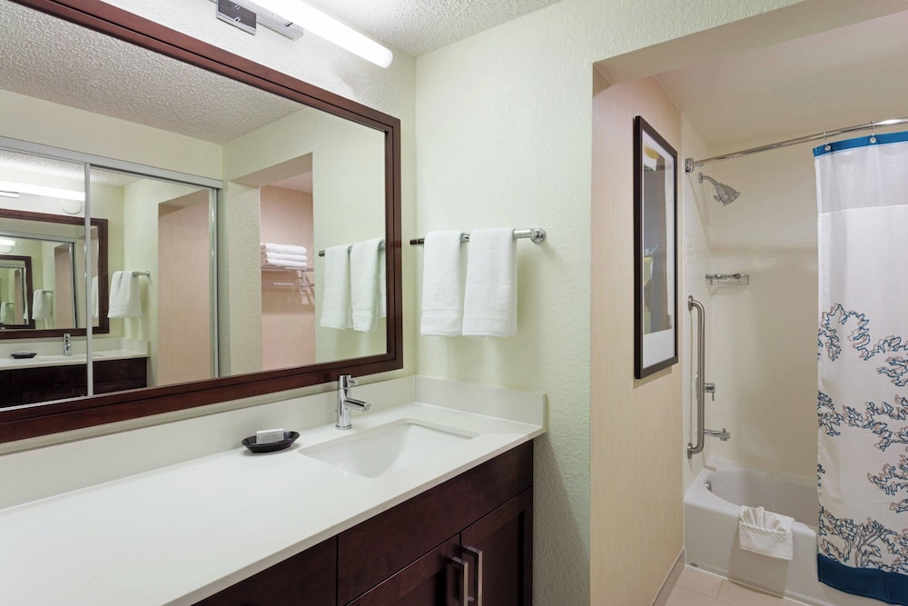 Studio, 1 Queen Bed with Sofa bed (Mobility Accessible, Tub) photo 2