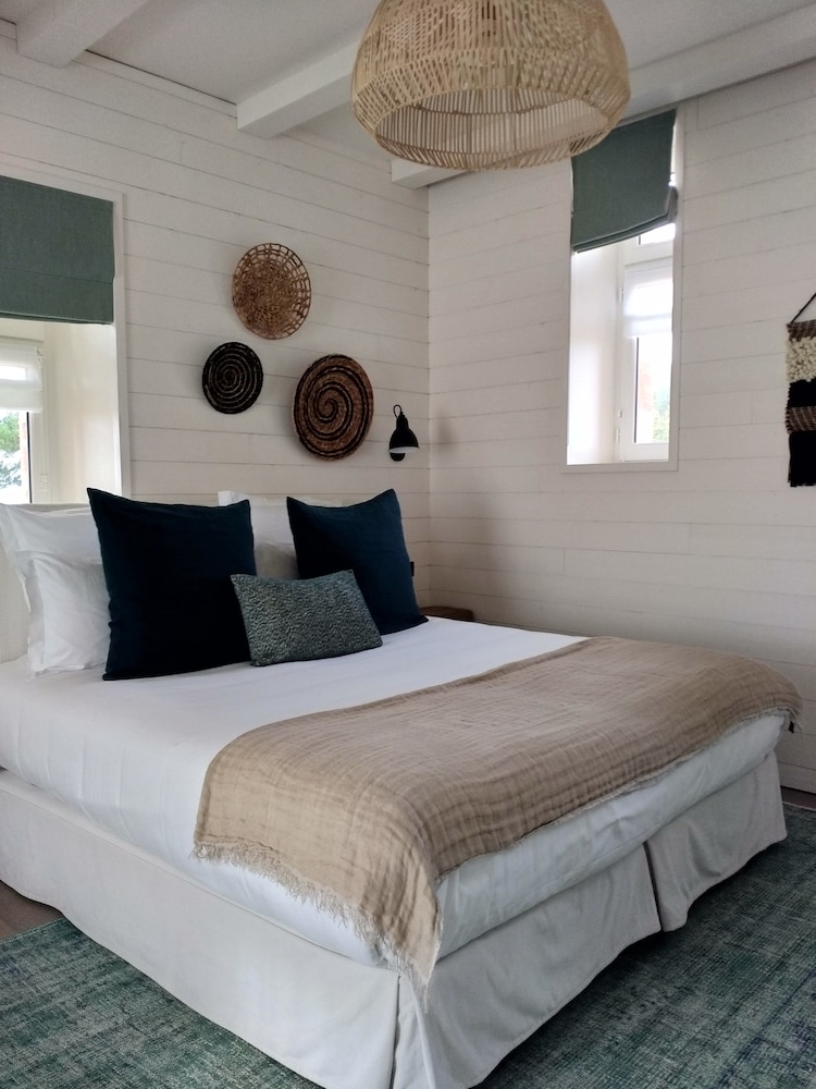 Superior Double or Twin Room, Partial Sea View (Poternes)