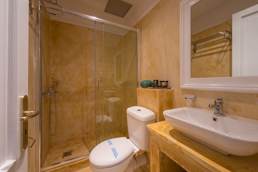 Deluxe Quadruple Room, 2 Bedrooms, City View photo 3