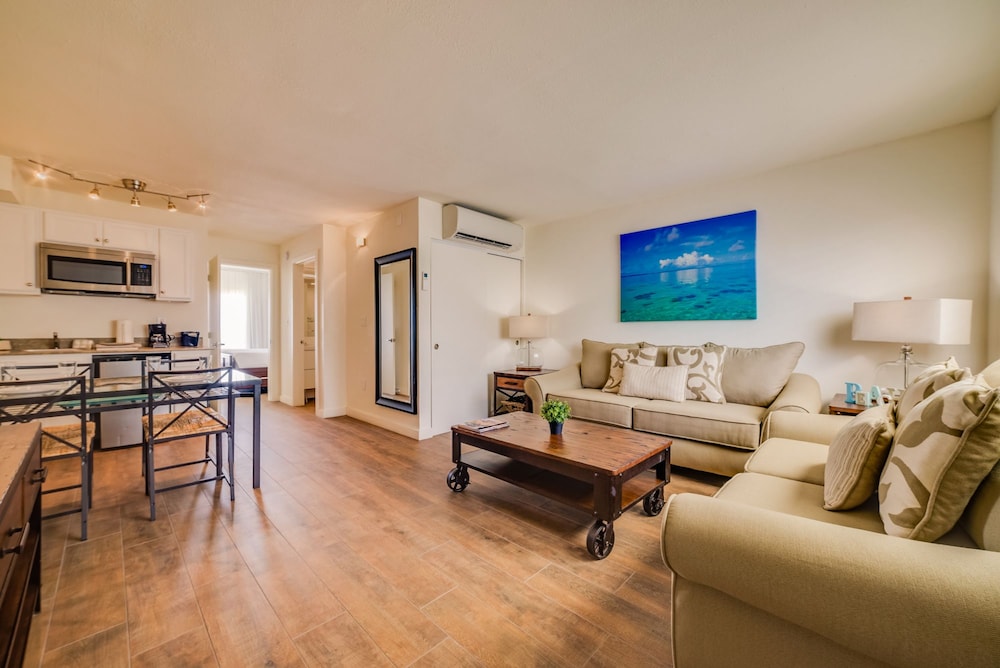 Deluxe Suite, 1 Bedroom, Balcony (King) - Photo 10