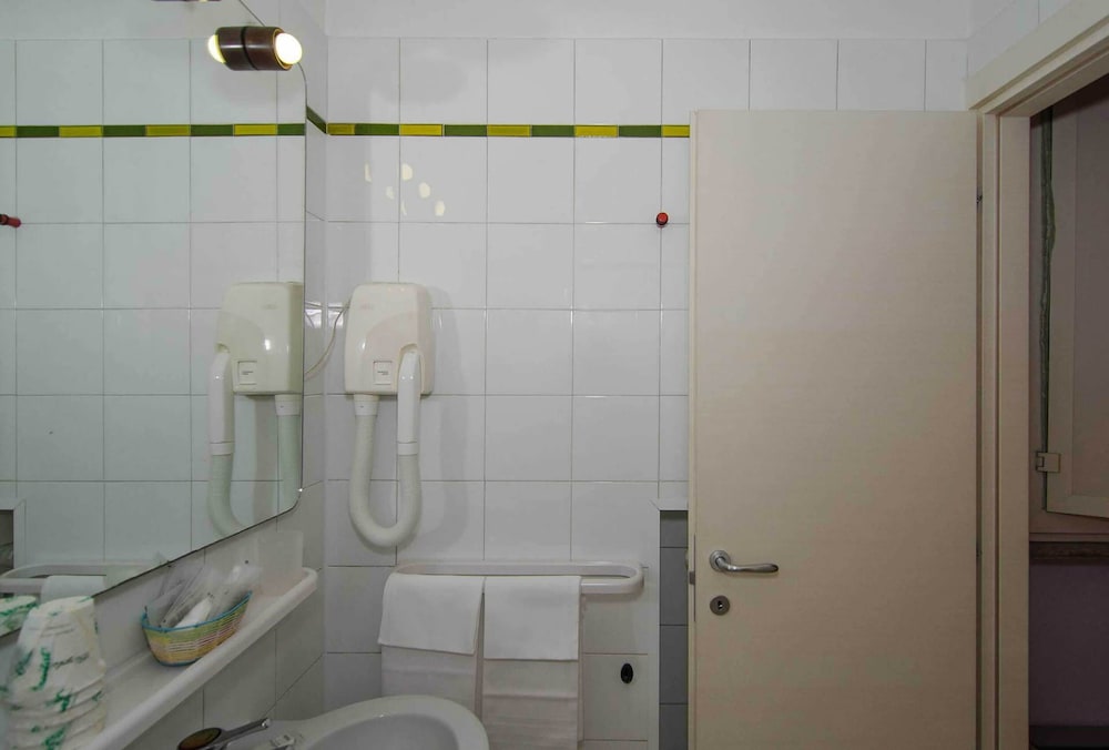 Family Room, 2 Bedrooms - Photo 22