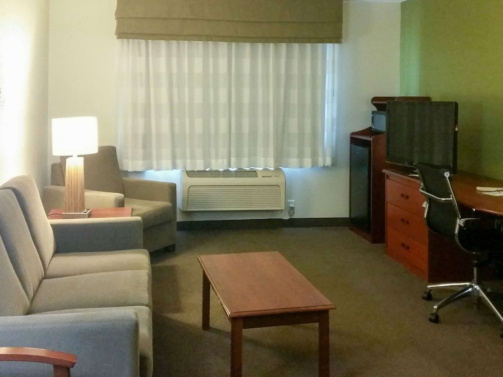 Suite, 1 King Bed with Sofa bed, Non Smoking - Photo 5