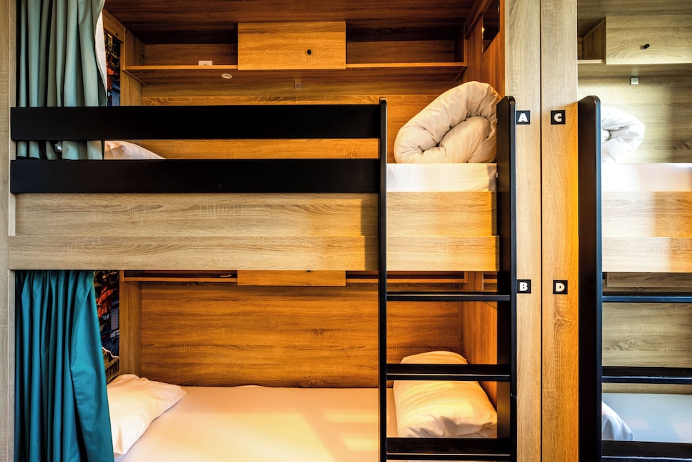 Bed in dormitory of 4 men with private bathroom photo 1