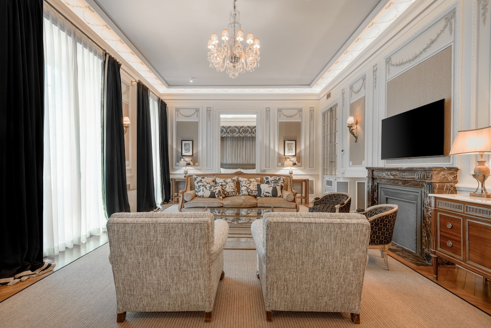 Presidential Suite, 1 King Bed, Garden View