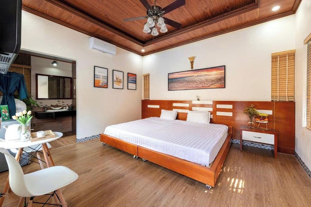 Deluxe Double Room, 1 Queen Bed, Pool View