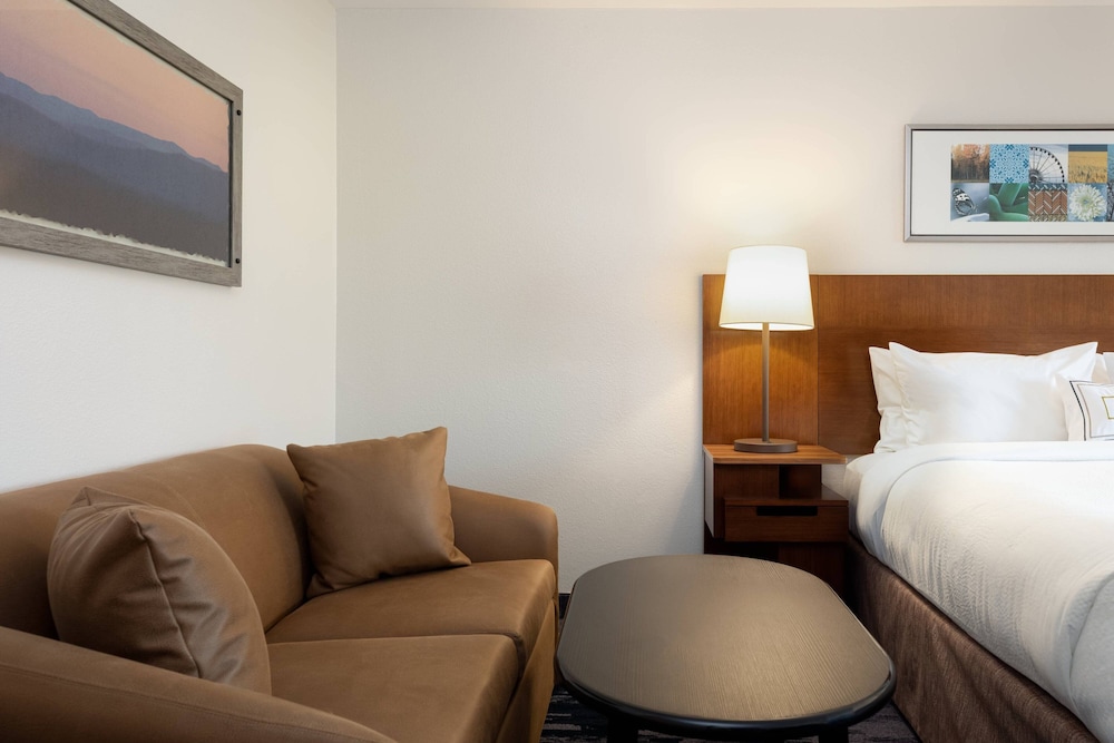 Room, 1 King Bed (Mobility Accessible, Roll-In Shower) - Photo 6