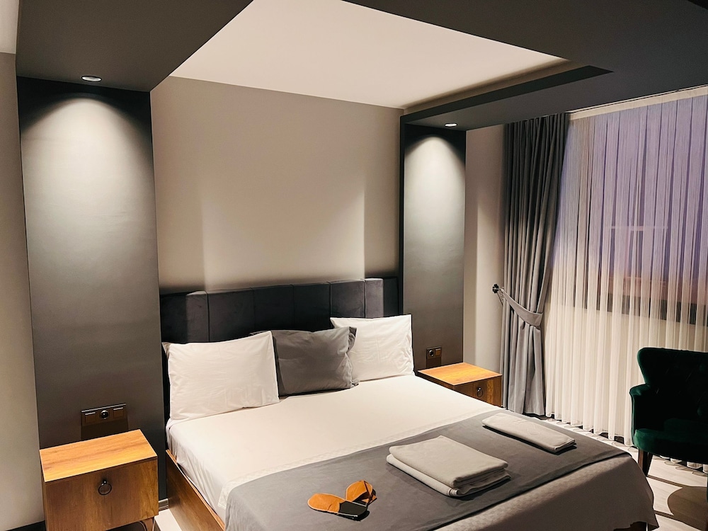 Comfort Suite, 1 Queen Bed photo 3