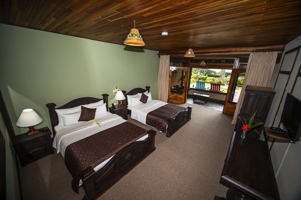 Mountain Suite, 2 Queen Beds - Photo 5