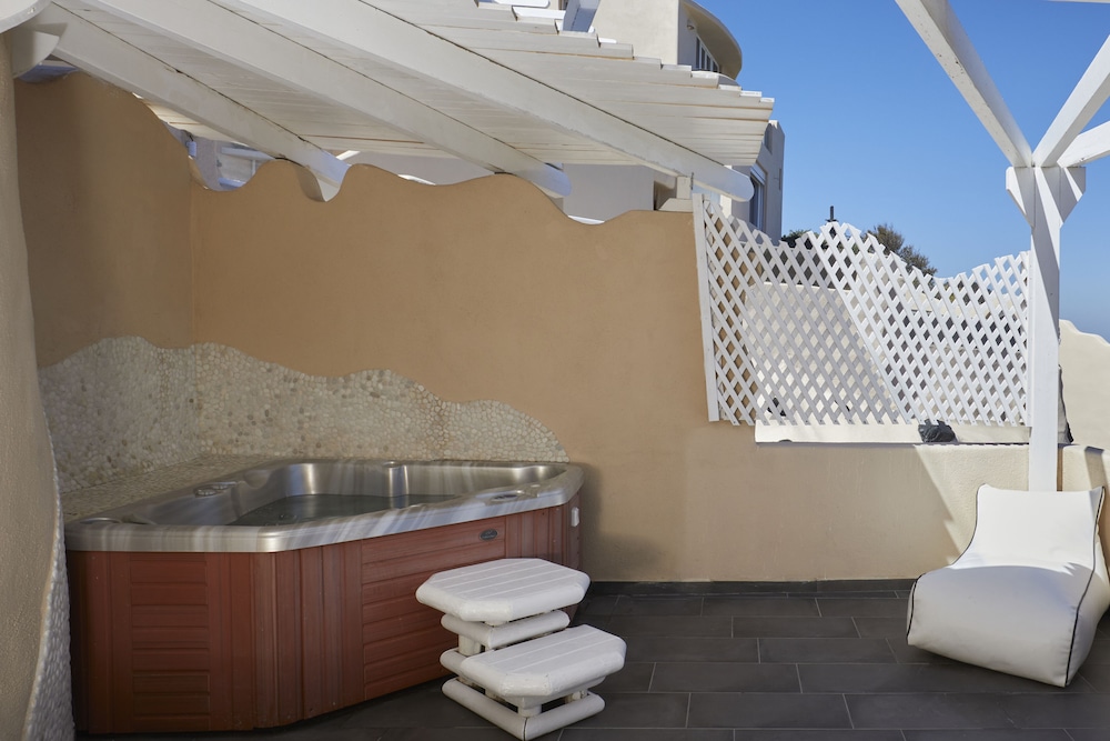 2BD VIP Suite outdoor hot tub, Caldera View - Photo 5