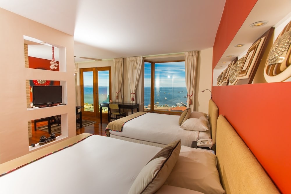 Premium Double Room, 2 Queen Beds, Balcony, Lake View photo 1