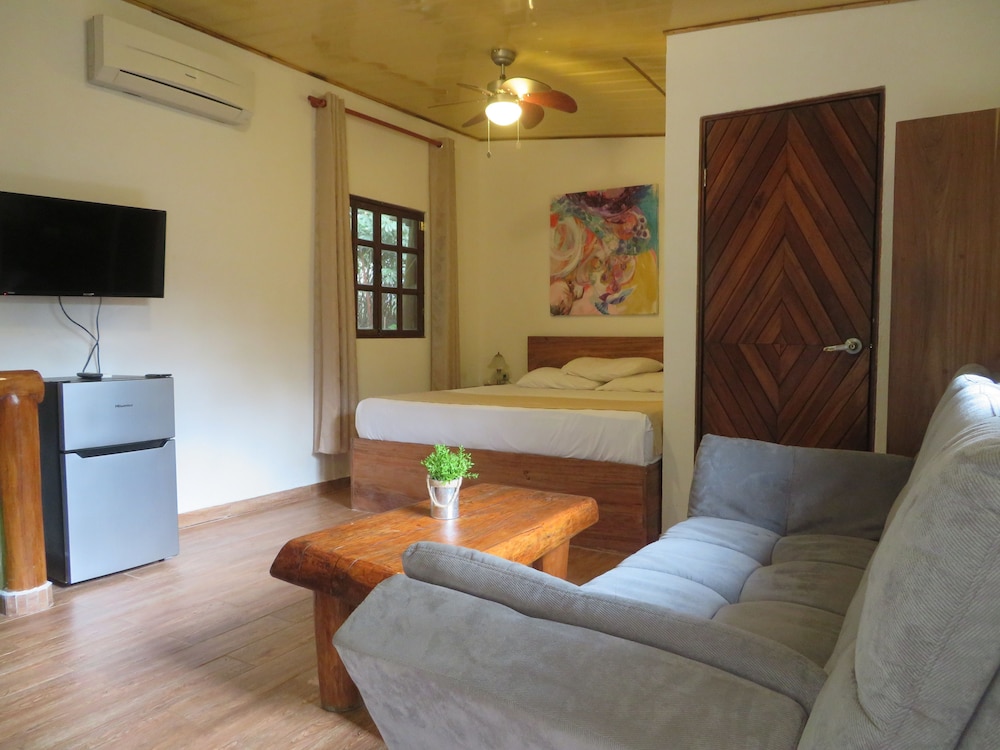 Luxury Villa, 6 Bedrooms, Accessible, Pool View