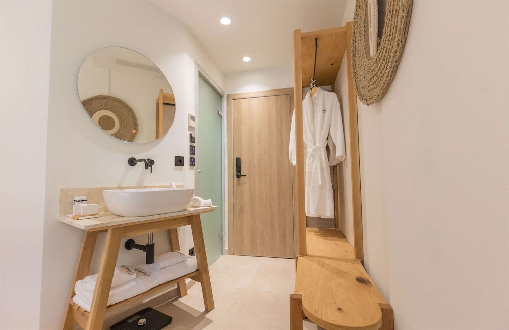 Deluxe Double or Twin Room, Sea View photo 3