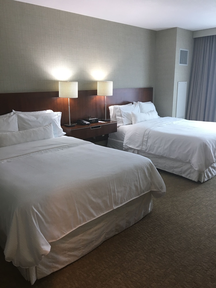 Traditional Room, 2 Queen Beds (Hearing Accessible) - Photo 2